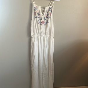 Size Small, Color White, Maxi dress with pattern and ties in front and back